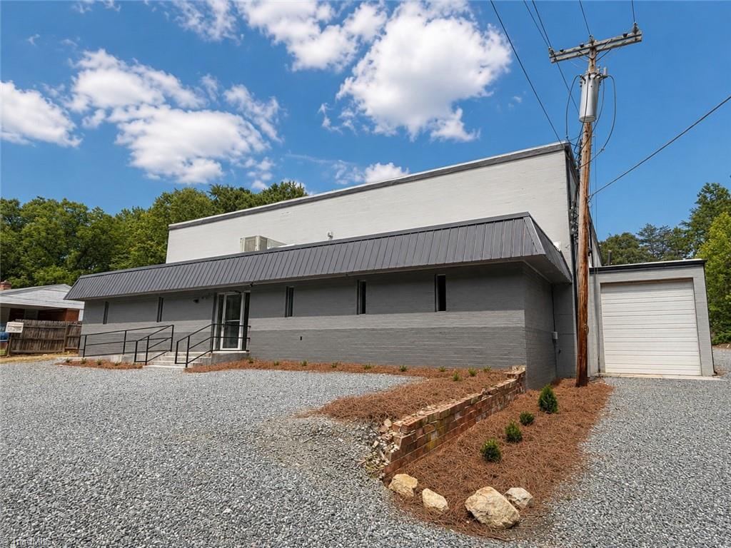 422 & 420 South Road — photo