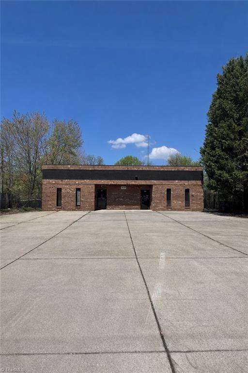 808 W English Road — photo