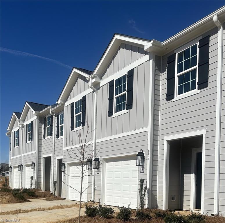 1096 University Drive C1 — photo