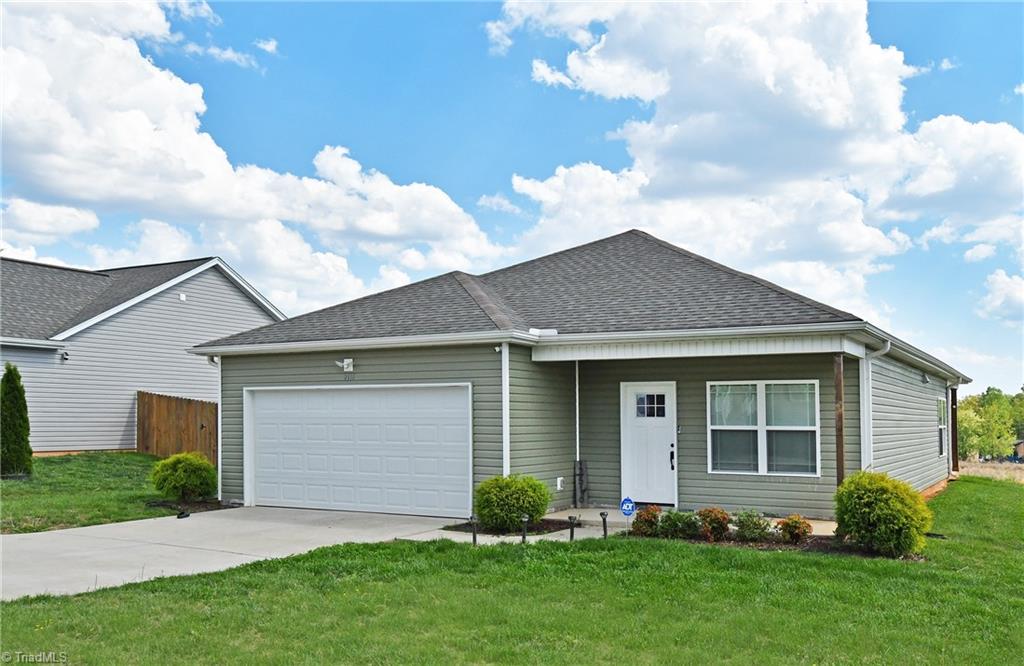 2516 Bluebird Lane — photo