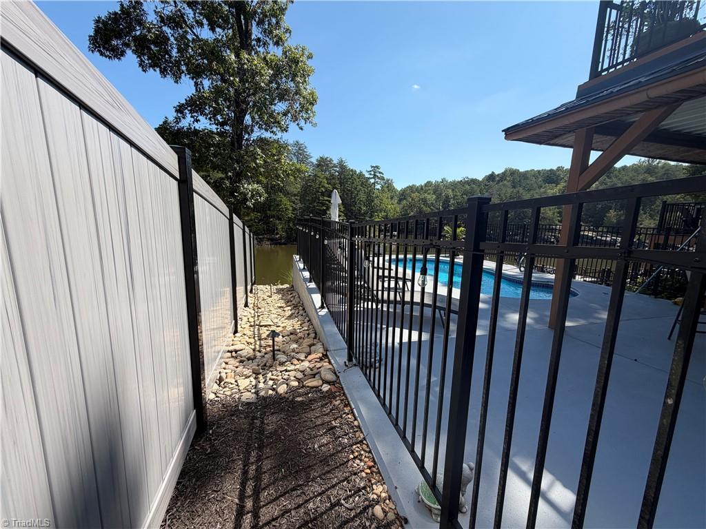 819 Hickory Point Drive — photo