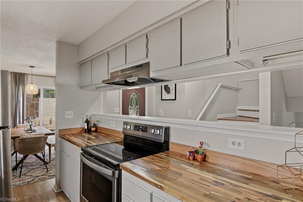 805 Salem Pointe Lane — photo