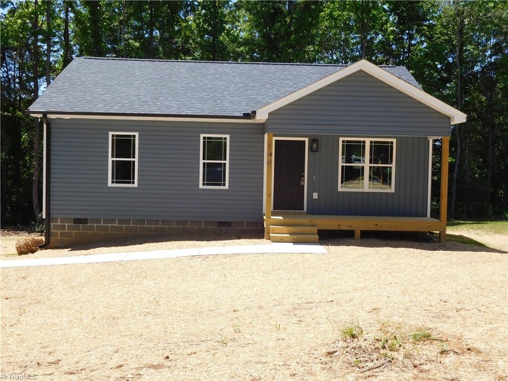 140 Crestwood Circle — photo