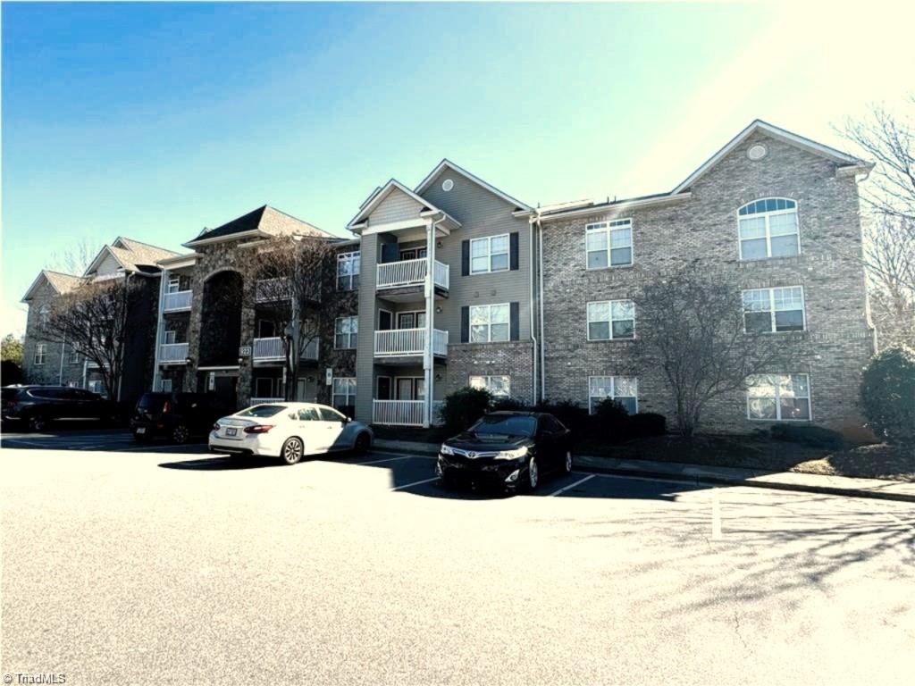 923 Windcastle Lane 105 — photo