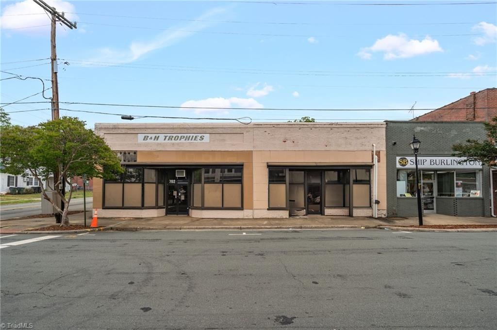 702 & 704 Davis Street — photo