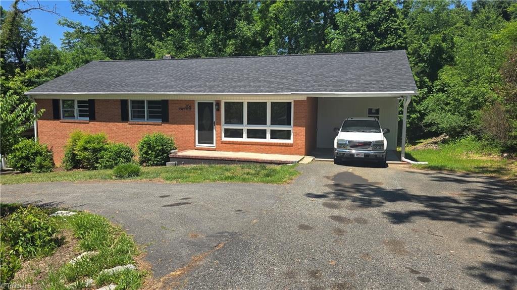 204 Forest Hill Road — photo