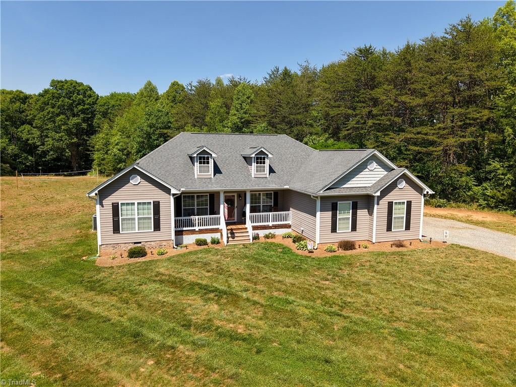 552 Tom Hunter Road — photo