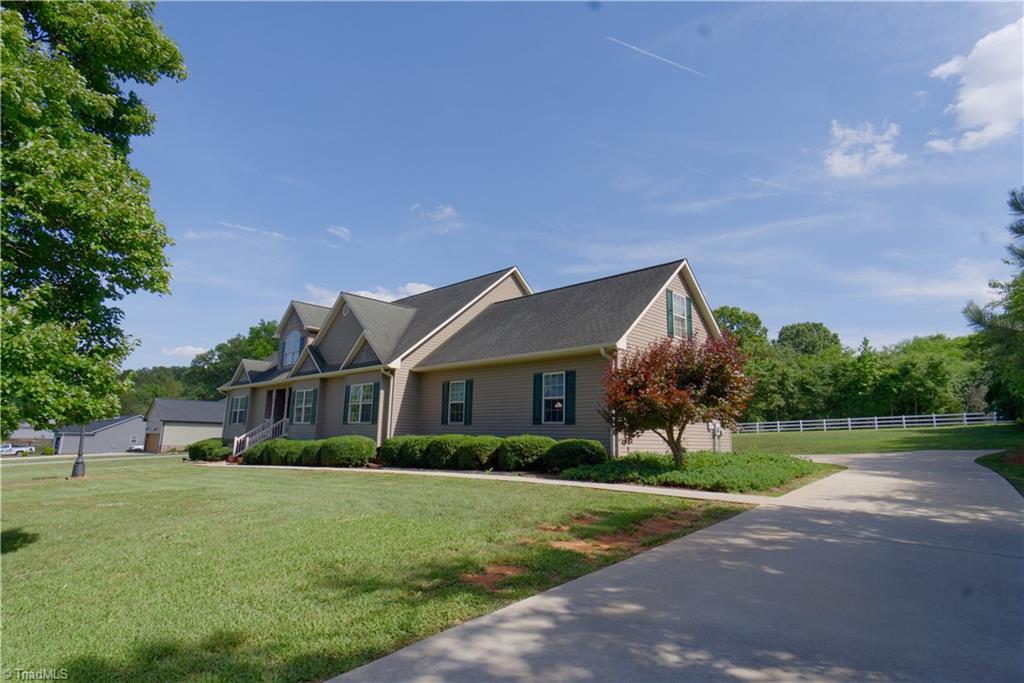 2034 Waterford Pointe Road — photo