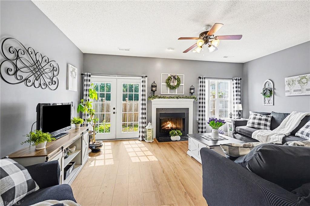 1406 Brittany Way — photo