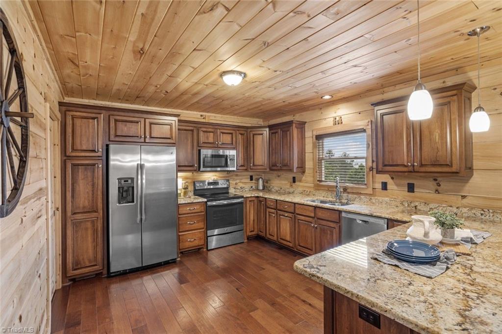 1732 Waters Edge Drive — photo