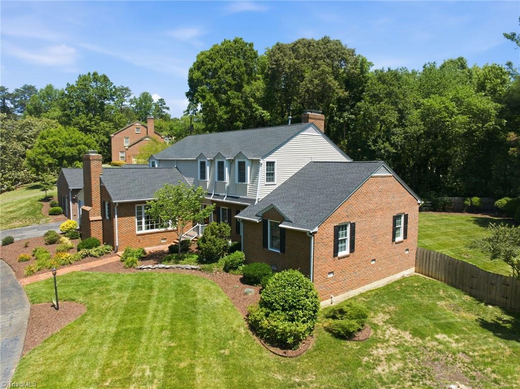 1300 Robin Hood Road — photo