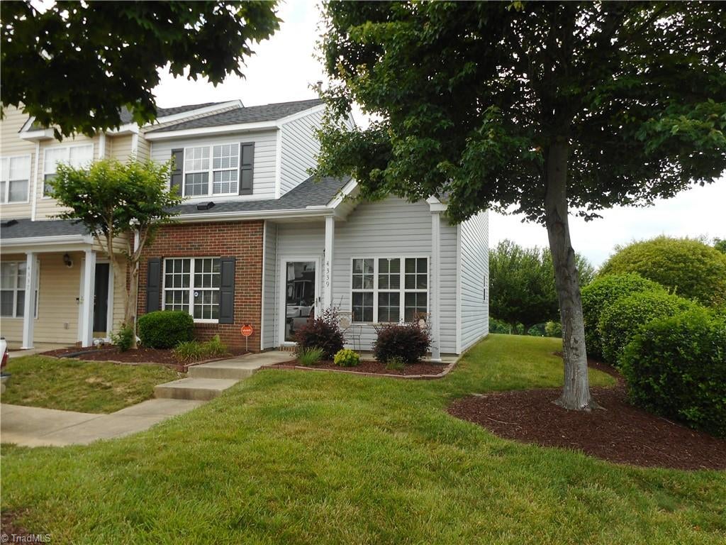 4339 Carlys Way — photo