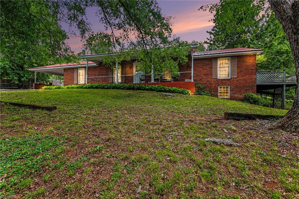 1040 Beechwood Road — photo