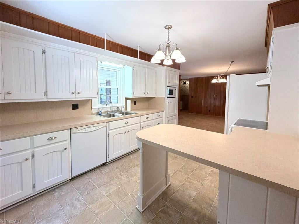 176 W Robin Road — photo