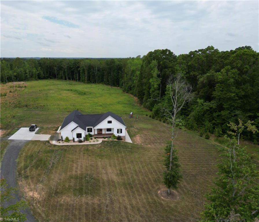 2498 Settle Bridge Road — photo