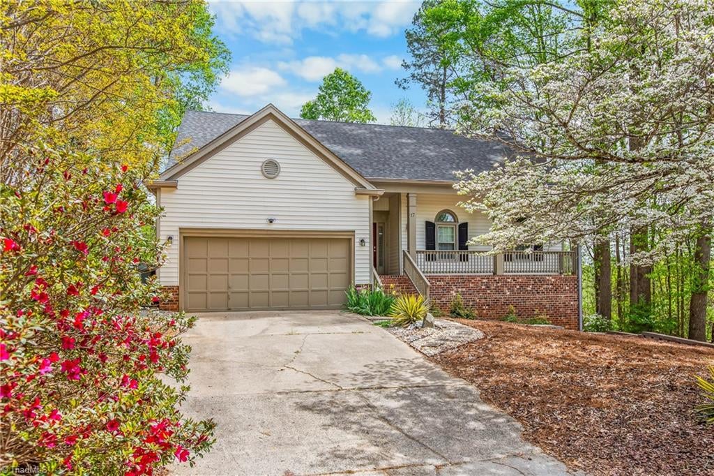 17 Spring Oak Court — photo