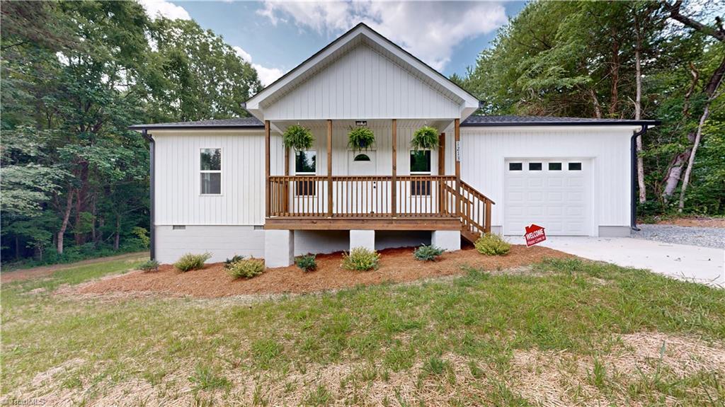 1213 Hillcrest Drive — photo