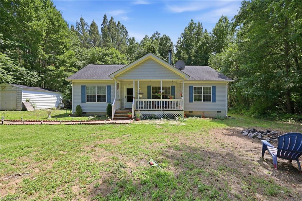 212 Lakeview Drive — photo