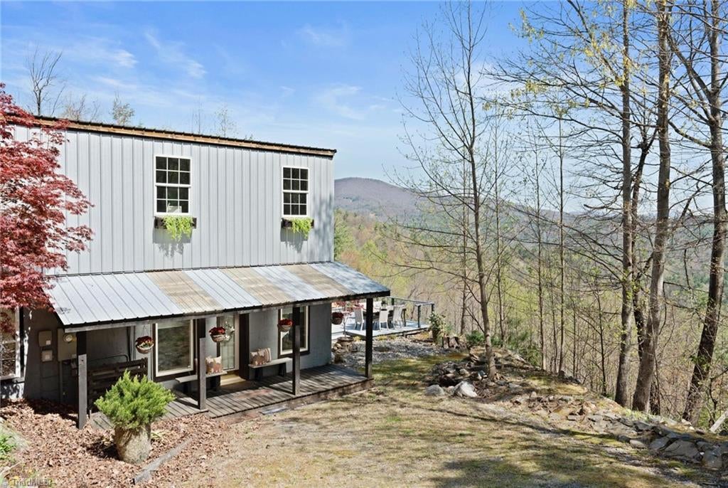 3086 Summit Road — photo