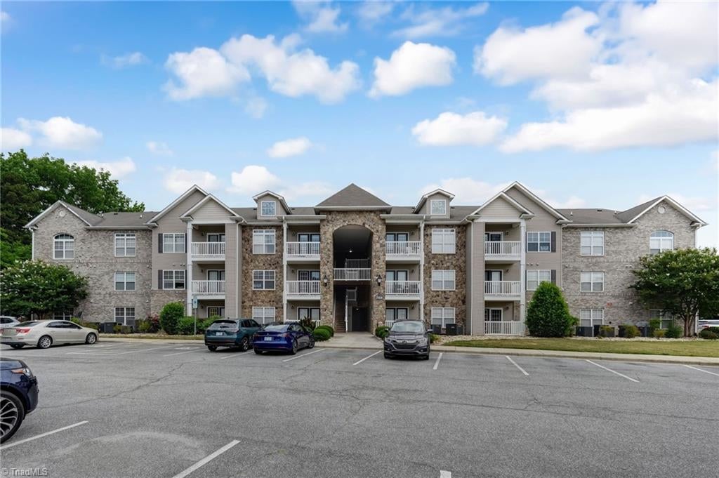 7104 W Friendly Avenue 306 — photo