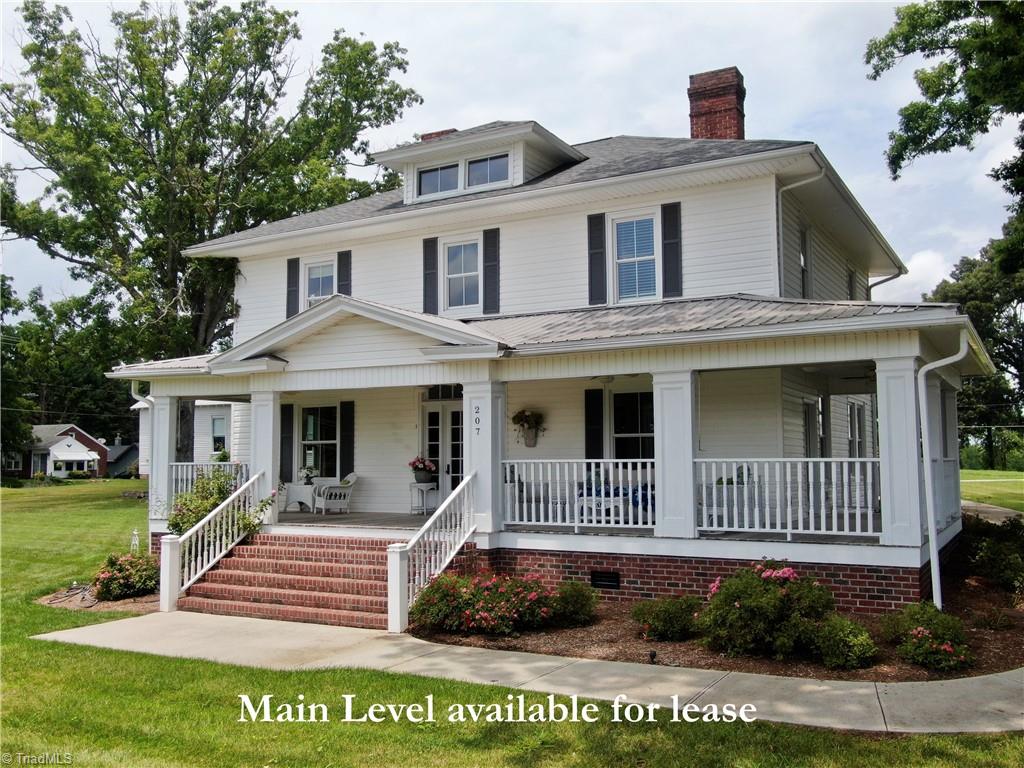 207 W Main Street B — photo