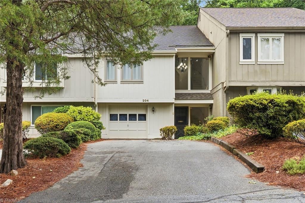 204 Lamplighter Circle — photo