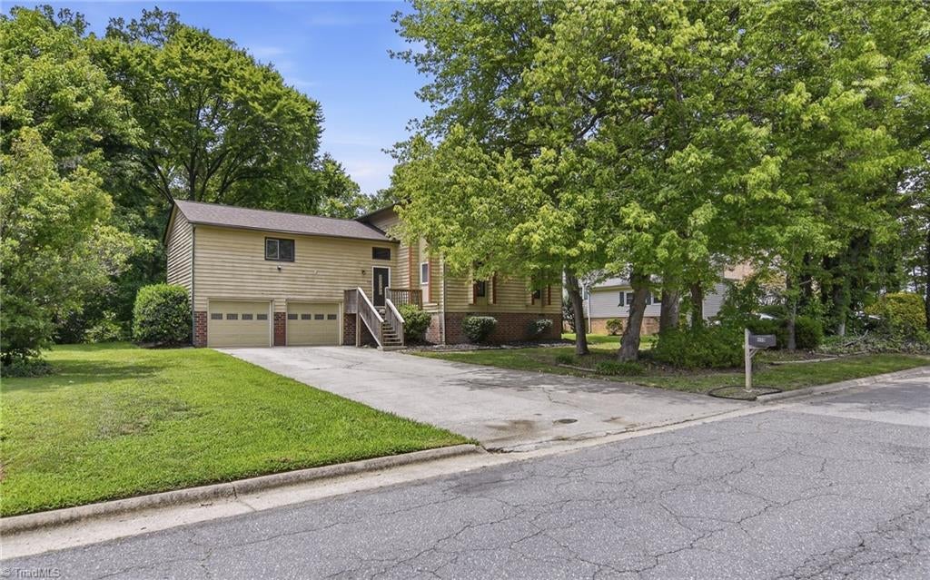 2157 Rivermeade Drive — photo