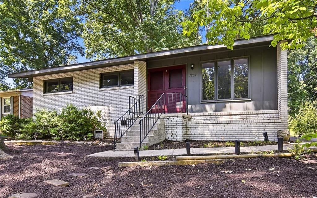 1207 Cliffwood Drive — photo
