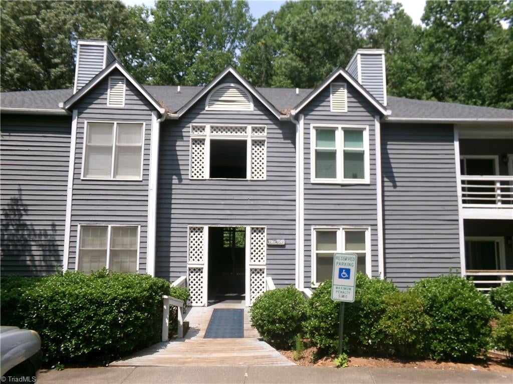 352 Meadows Circle — photo