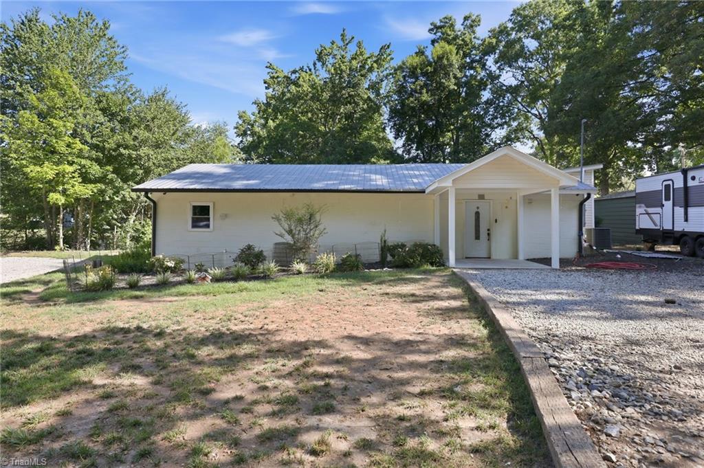 901 Decker Road — photo