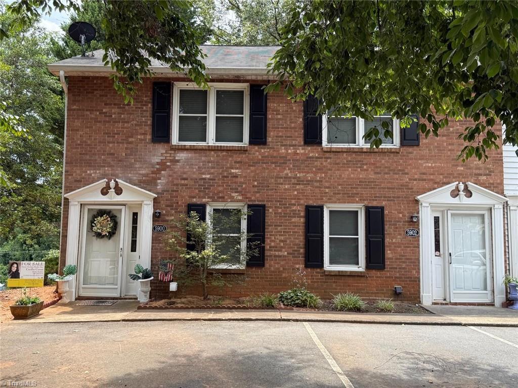 5900 King Charles Court — photo