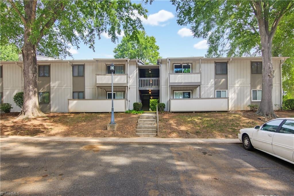 2235 Sunderland Road 105C — photo