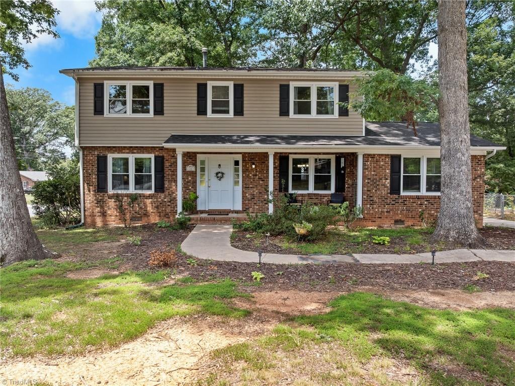 1001 Oakview Road — photo