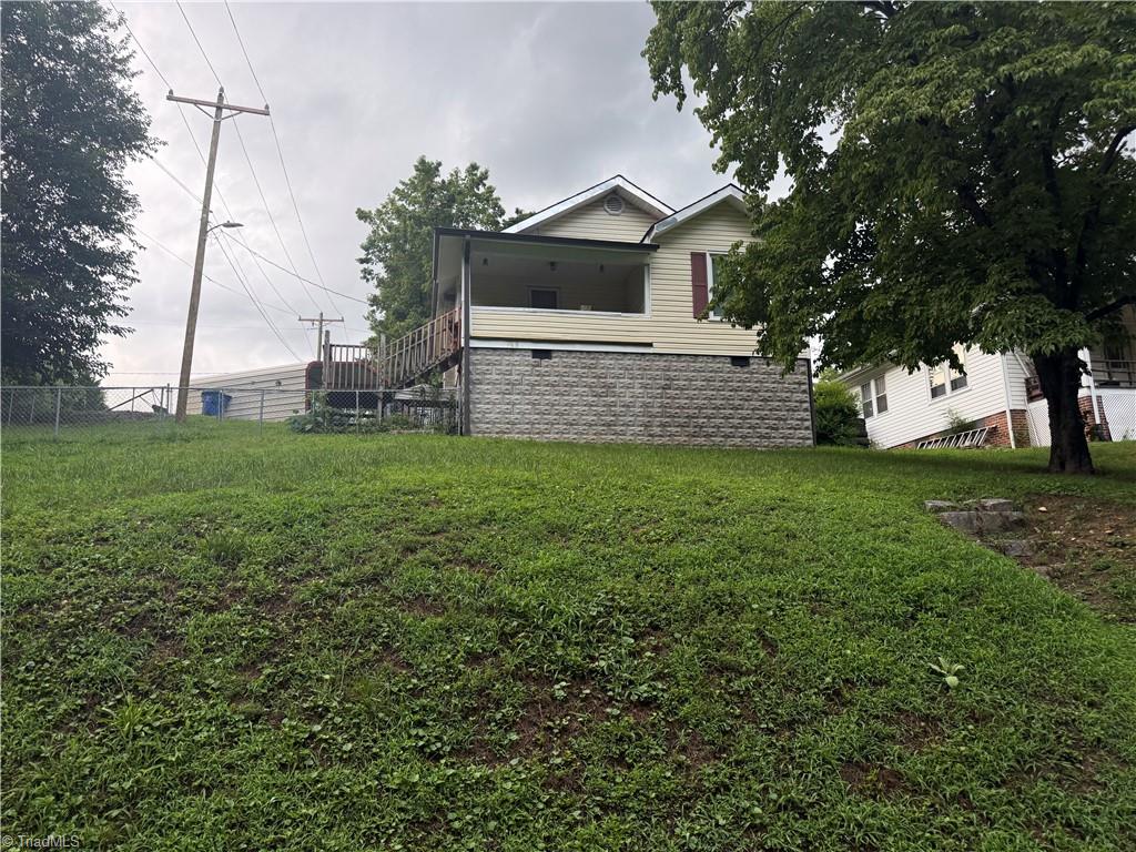 409 E Oak Street — photo