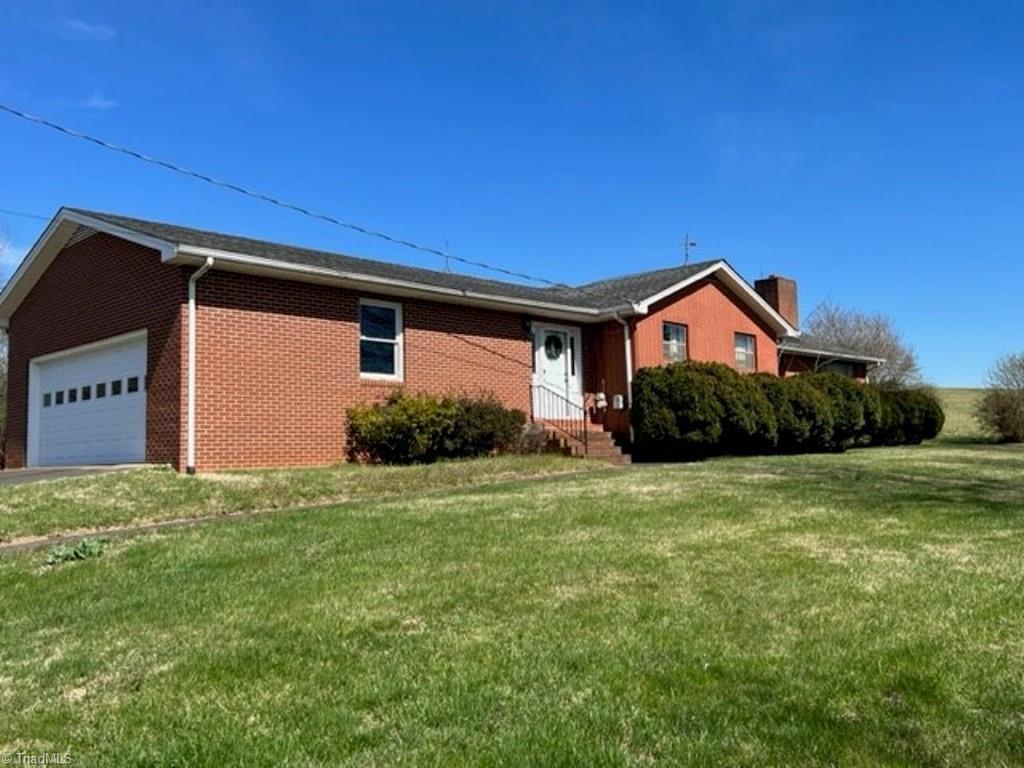 4445 E Pine Street, Mount Airy, NC 27030 — photo 2