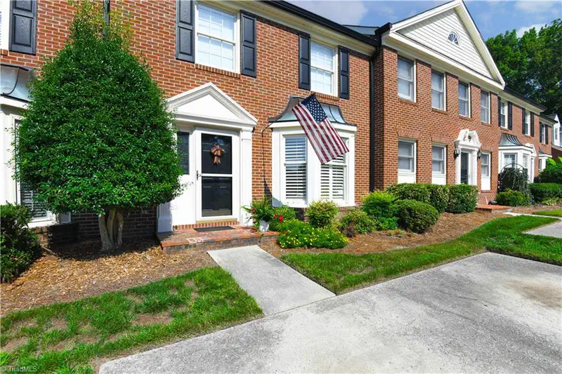 1717 Ternberry Road — photo