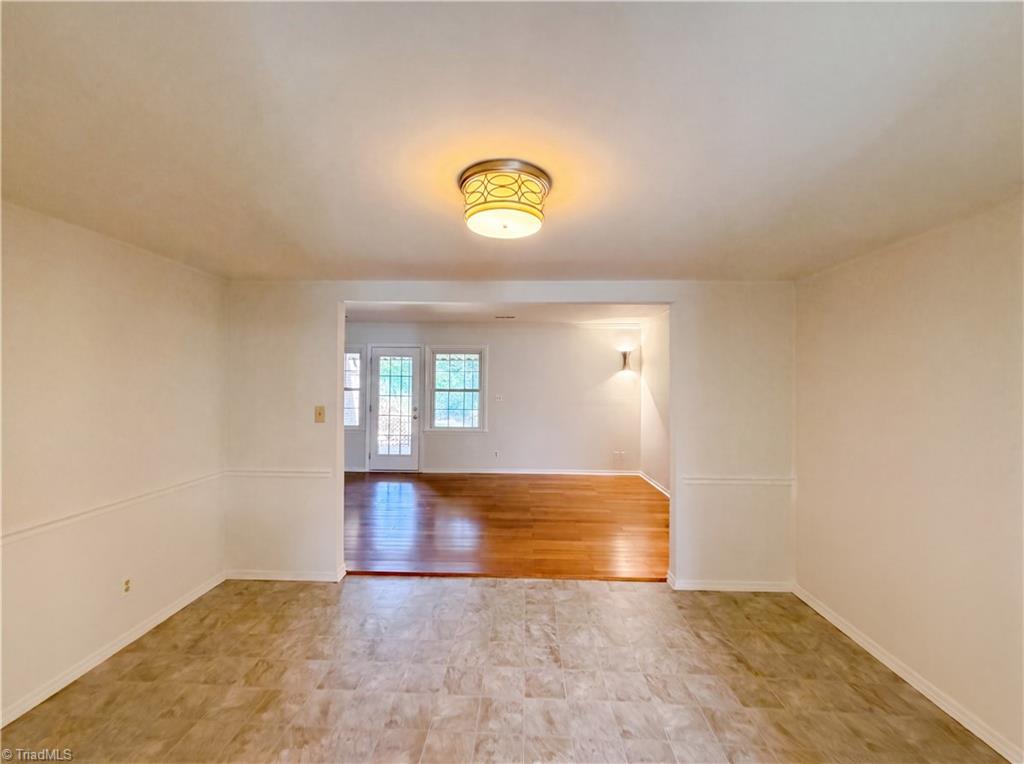 2902 Saint Marks Road E — photo