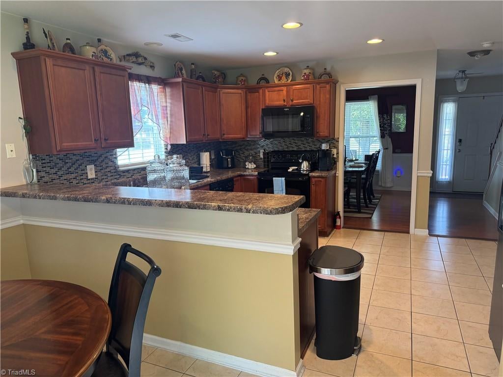 Home in Greensboro, NC 27406 — photo 3