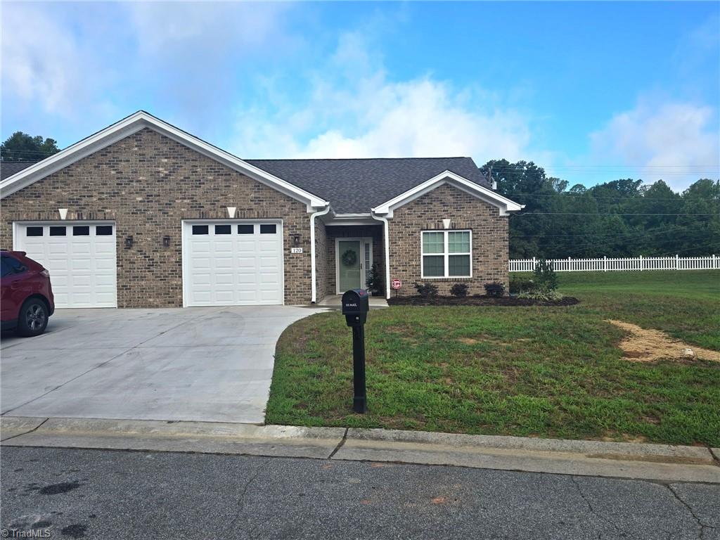 116 Sanderlyn Court — photo