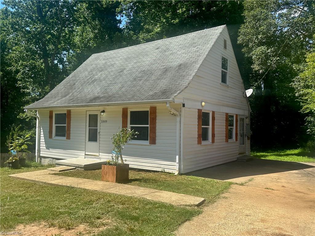 1005 William Drive — photo