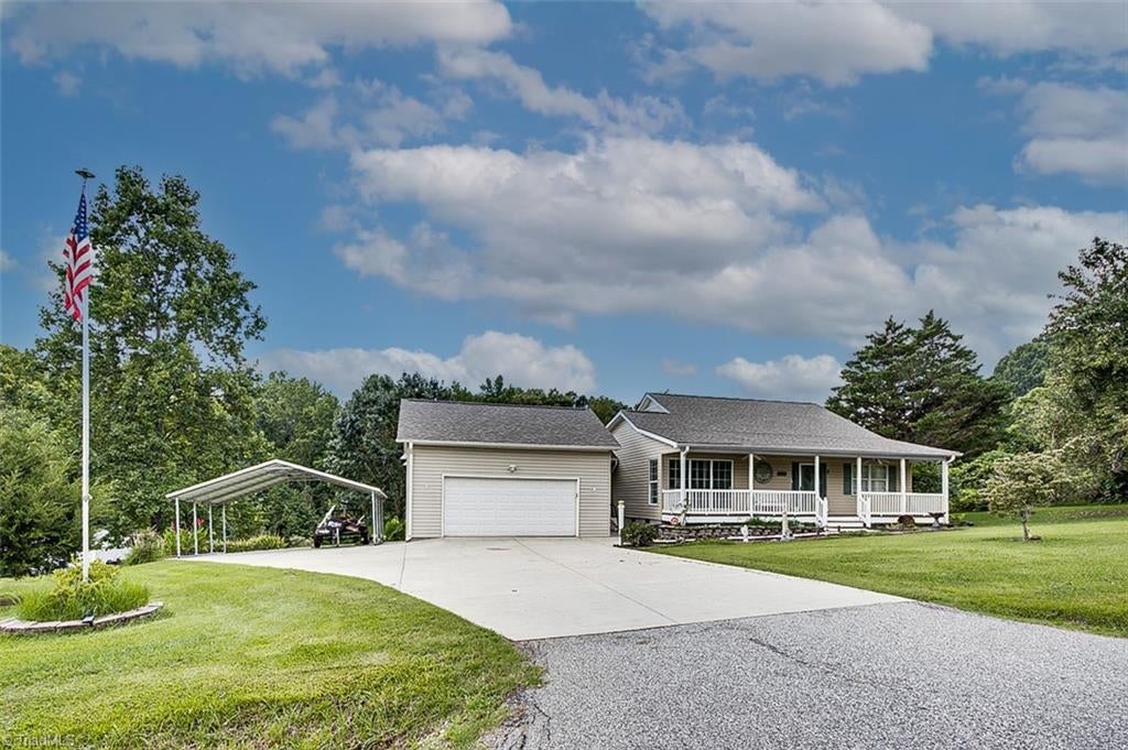 324 Deerfield Country Road — photo