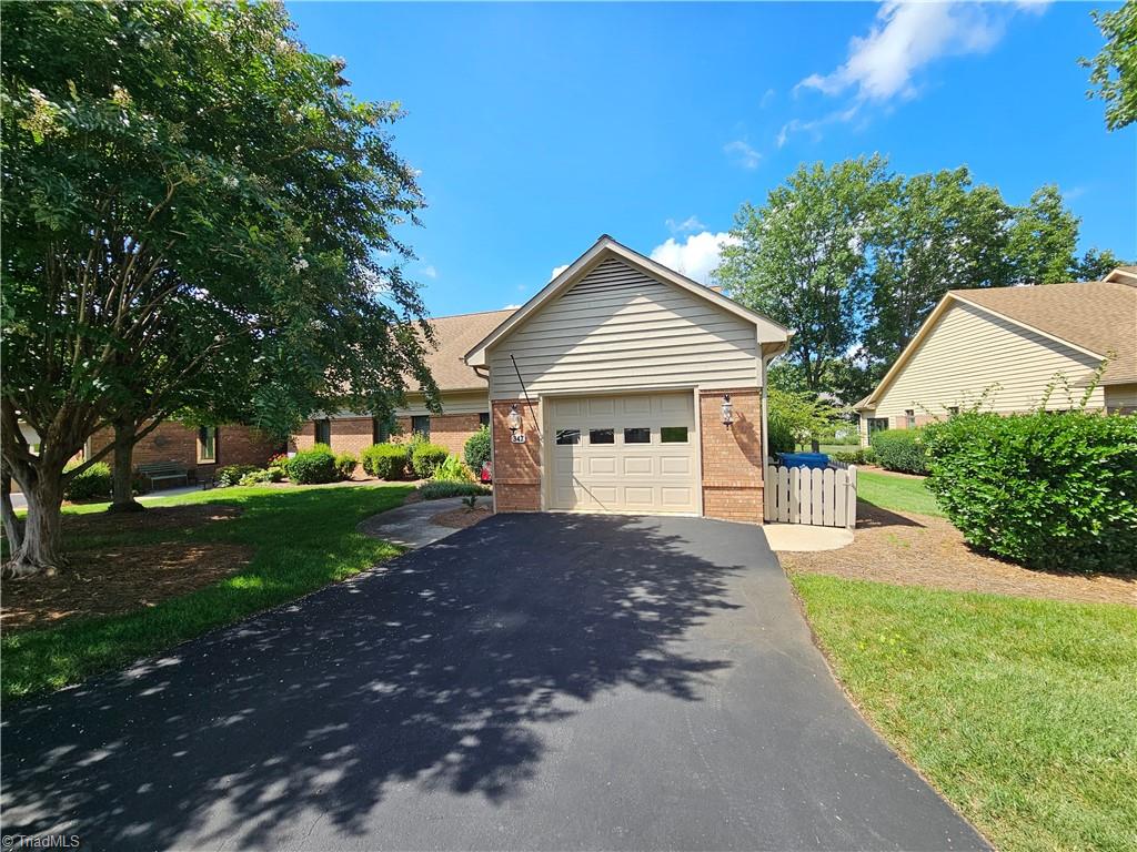347 Hollybrook Drive — photo