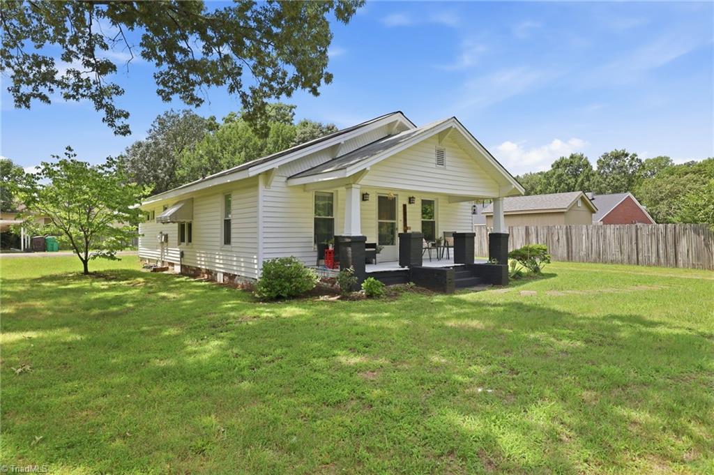 106 Crestwood Circle — photo