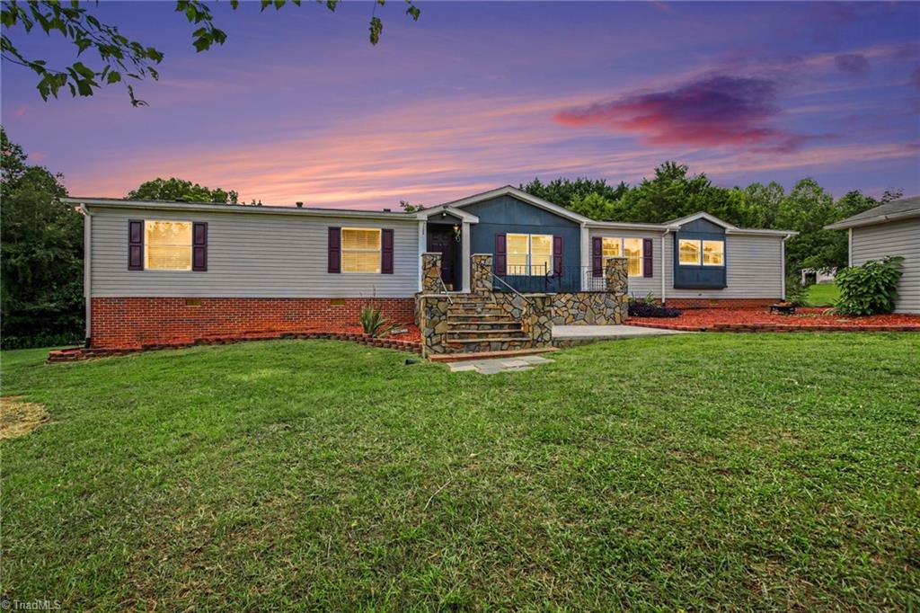 1060 Knobview Lane — photo