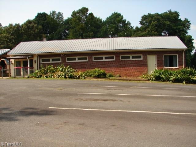 1277 E Salisbury Street — photo