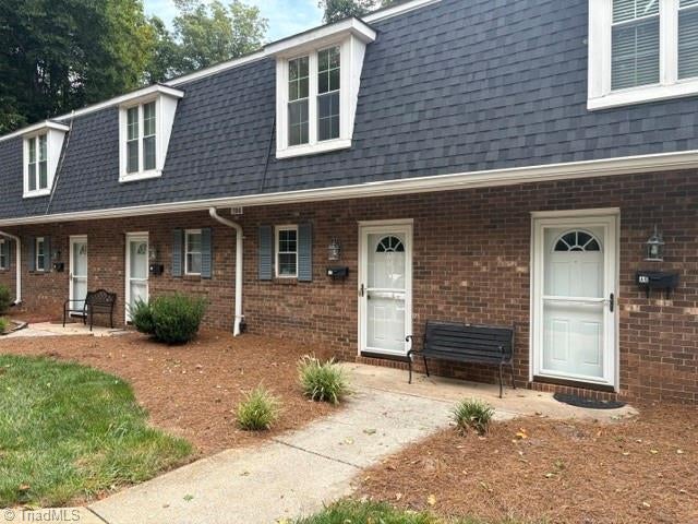 500 5a Carolyn Court — photo