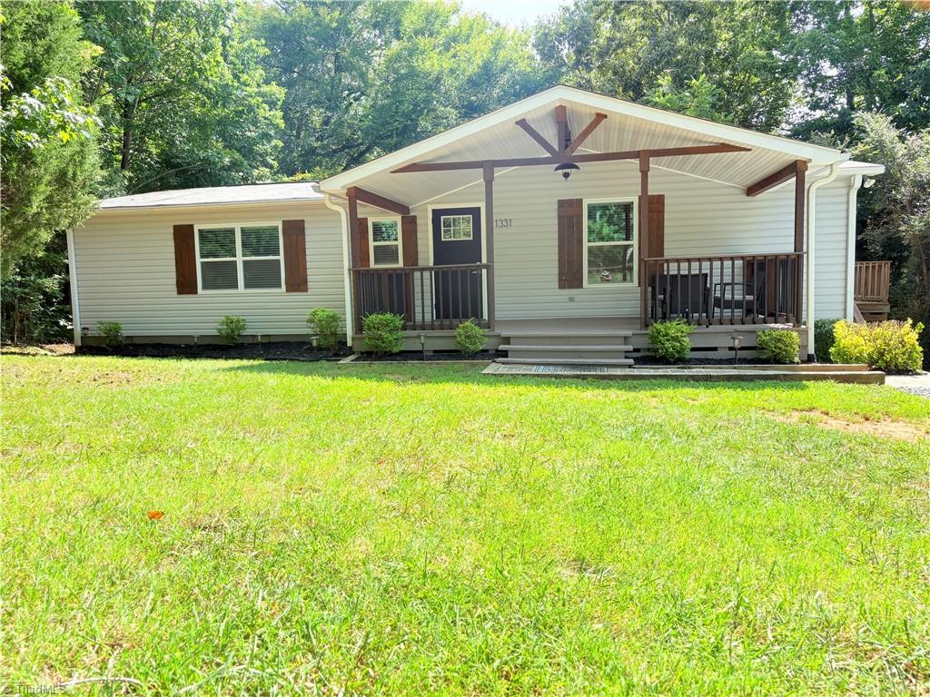 1331 Lynndale Drive — photo