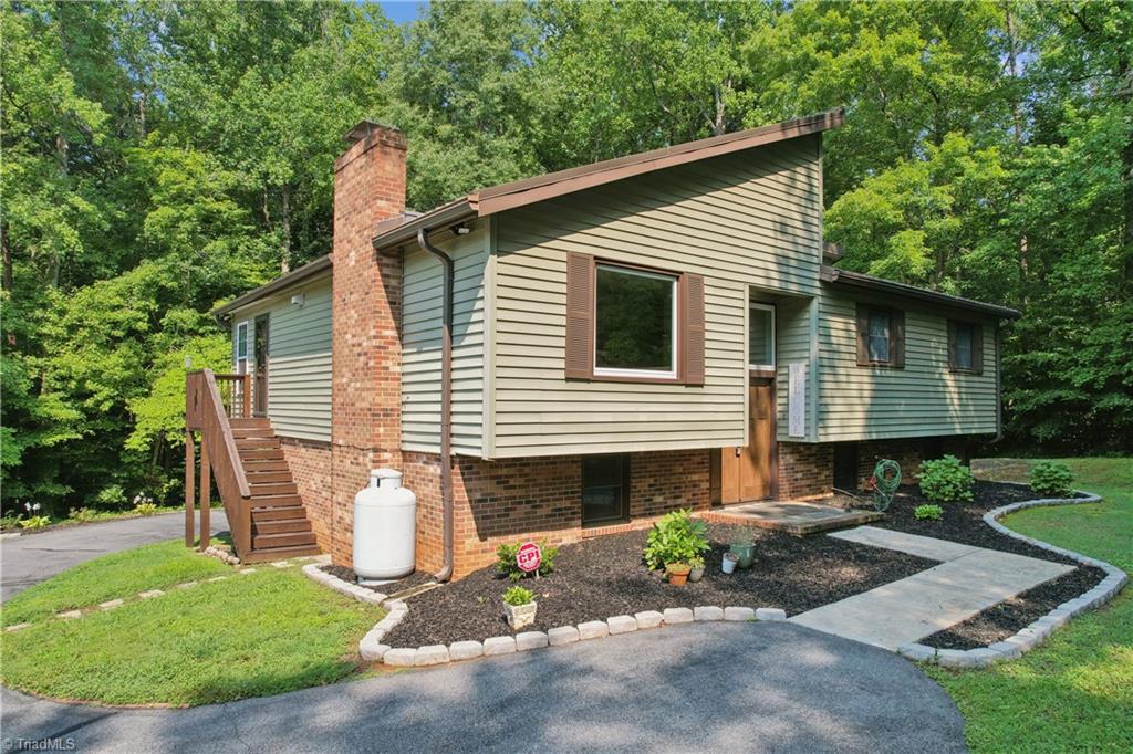 1640 Beechwood Road — photo