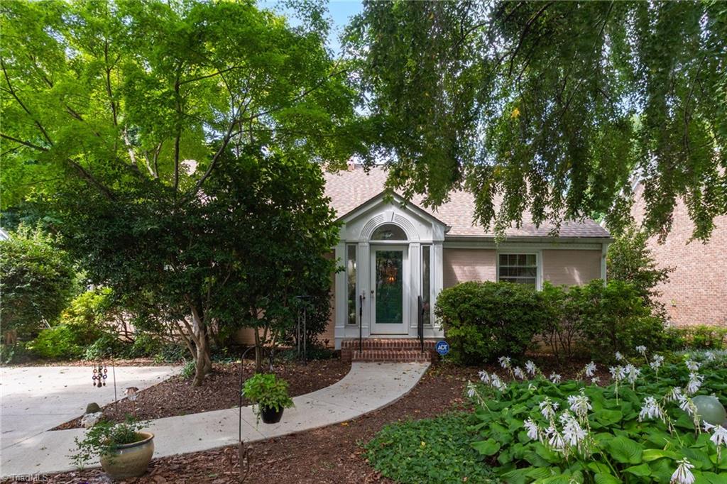 211 E Avondale Drive — photo