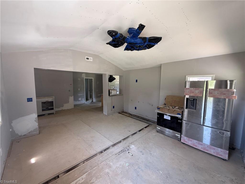 6910 Dennis Road — photo